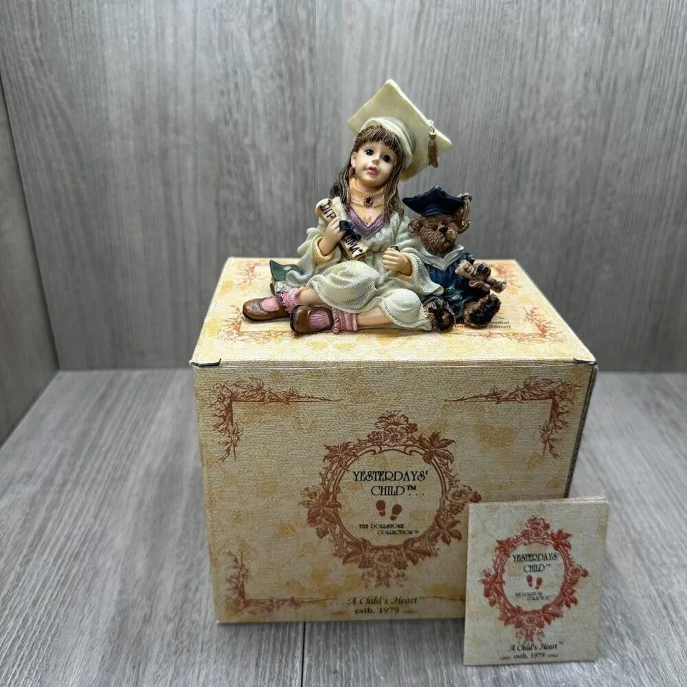 Yesterdays Child Dollstone Graduation Day #3550 Lisa w/ Plato Boyds Bears
